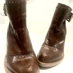 Size 7.5 Luxury Rebel brown leather booties